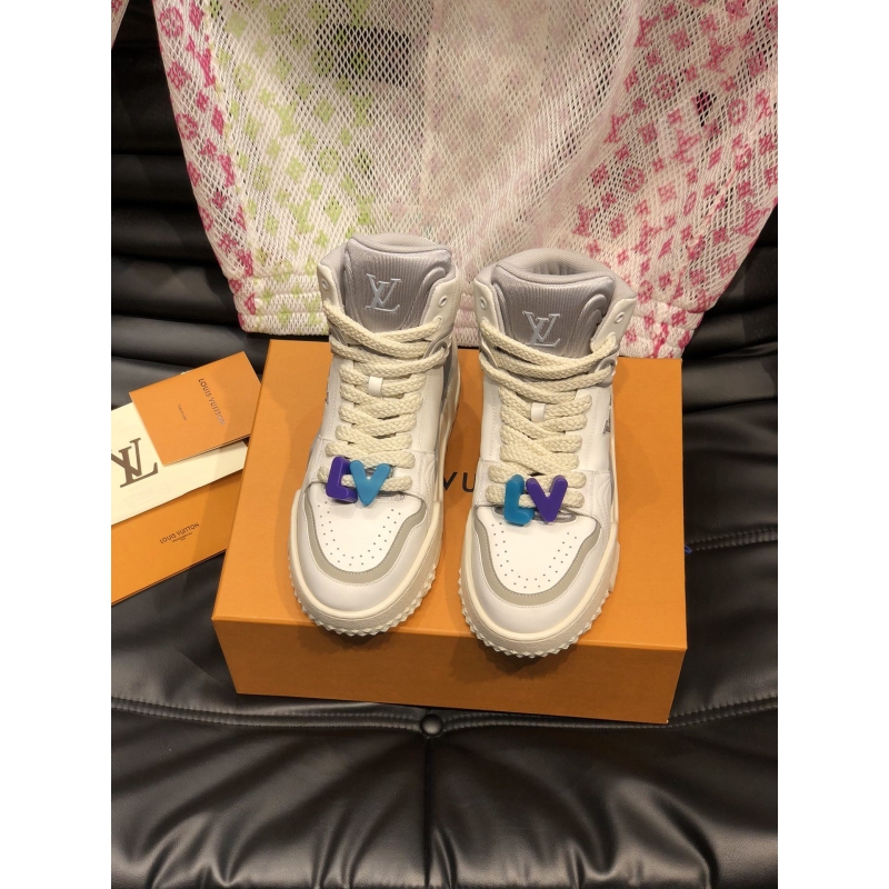 l**is V*t*n sneakers